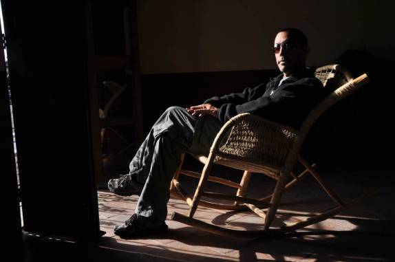 Aproveitando a luz do sol que entrava pela janela do nosso quarto, no fim de tarde em Real de Catorce, pueblo mágico no norte do México